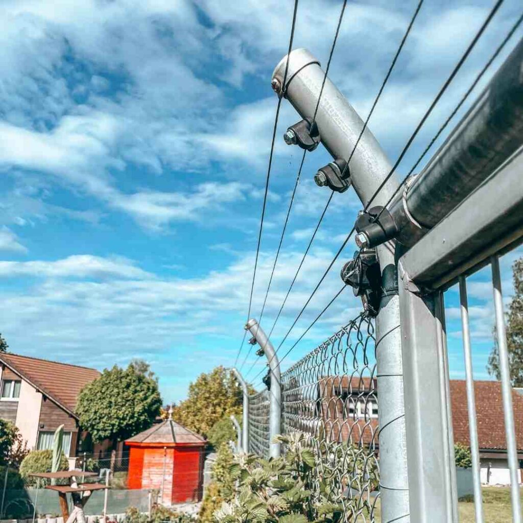 katzensicherer Garten Überkletterschutz